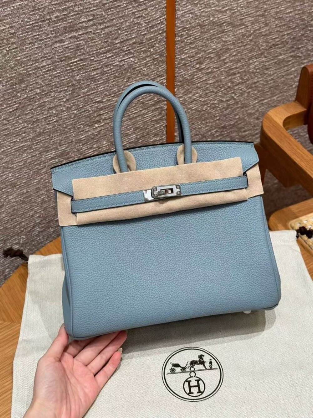 Classic Hermes Bag: A Stylish and Versatile Choice for Elegance